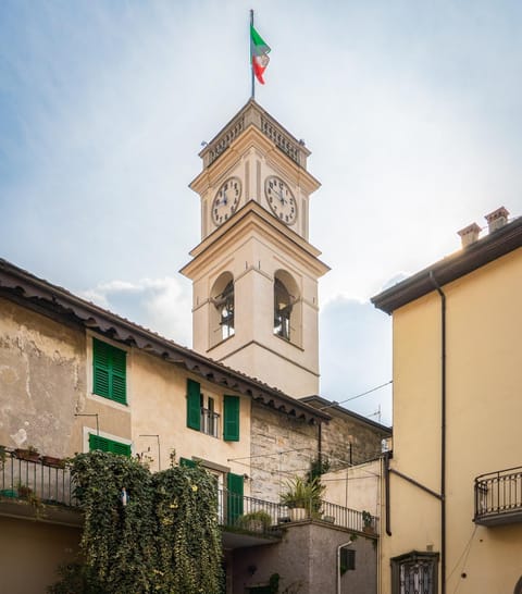 Property building, Balcony/Terrace, Landmark view