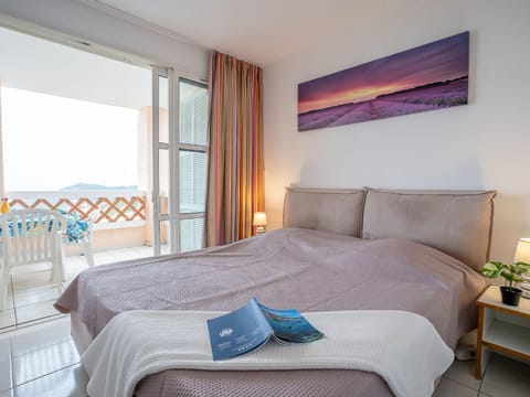 Apartment Village Cap Estérel - Les Bastides-4 by Interhome Apartment in Saint-Raphael