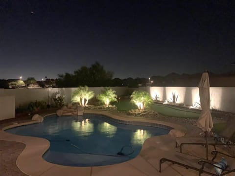 Estrella paradise with pool heater, mountain views House in Goodyear