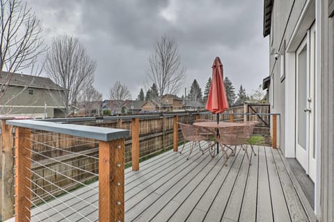 Chic Bend Home with Deck Less Than 3 Mi to Downtown! House in Bend