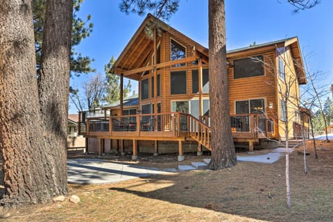 Expansive Cabin with Hot Tub and Walk to Ski Lift! House in Big Bear