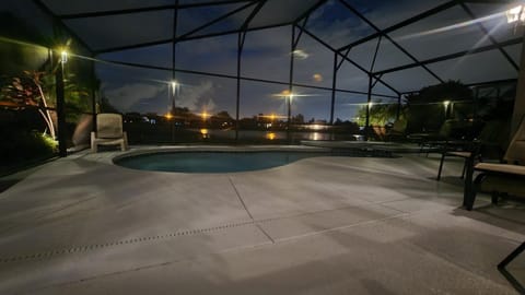 Pool view, Swimming pool, sunbed