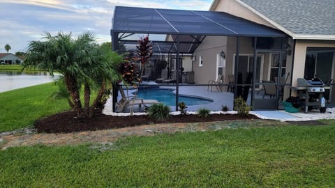 Be Our Guest at Ellis Exclusive Villas House in Poinciana
