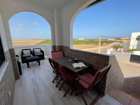 Casa con jardín y terraza 3 dormitorios House in Los Alcázares