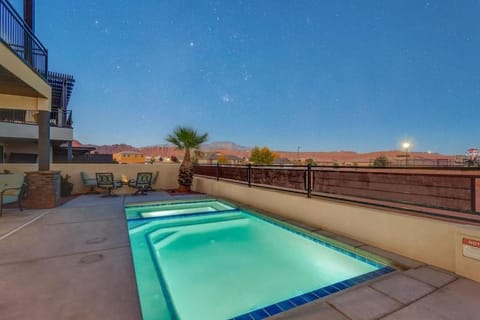 Ocotillo Springs 67 Low Prices, Private Hot Tub, Pool, Basketball Arcade, Ping Pong and Community Pool Haus in Santa Clara
