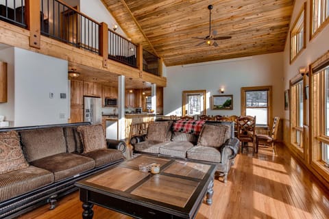 PURE LUXURY with Hot Tub, Pool Table and Sauna plus Wet Bar - Chessetts Lodge House in Park County