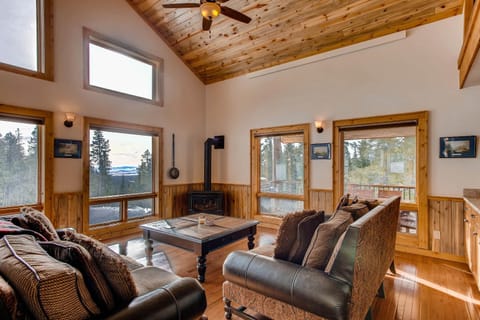 PURE LUXURY with Hot Tub, Pool Table and Sauna plus Wet Bar - Chessetts Lodge House in Park County