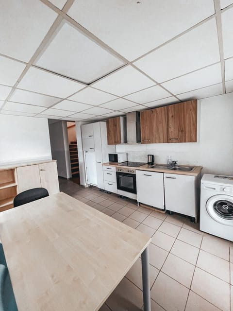 Kitchen or kitchenette, Dining area, dishwasher, minibar, stove, washing machine