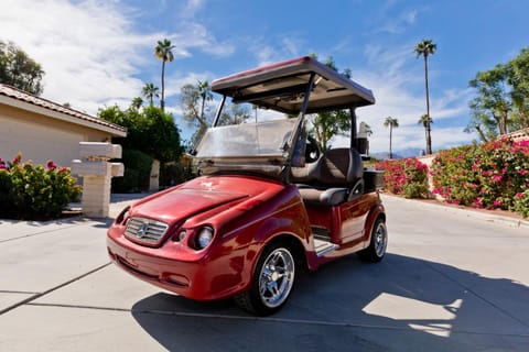 Spectacular condo with private golf privileges includes golf cart on Monterey Country Club !! Maison in Rancho Mirage