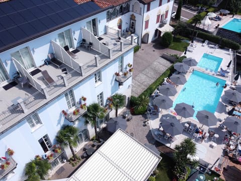 Bird's eye view, Pool view