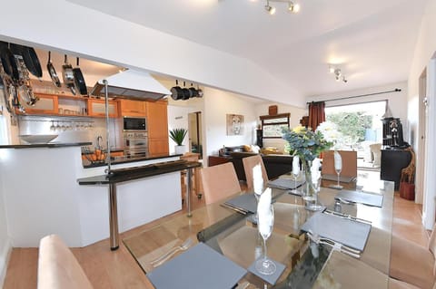 Gorgeous 3BD Cottage in the Heart of Guildford Maison in Guildford