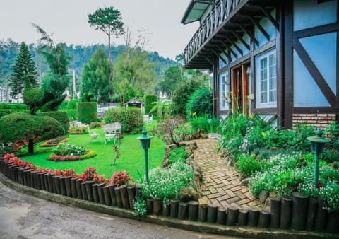 Facade/entrance, Garden view