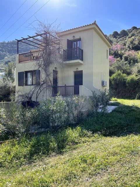 Kitty's House,country,olive grove,private,quiet,views ,1 km to skopelos ,sleeps 5 Casa in Skopelos