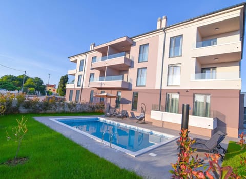 Property building, Day, Pool view, Swimming pool