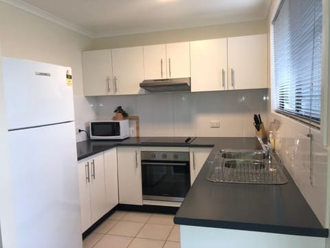 26 Rumbalara Avenue Rainbow Beach Aircon Walk To Beach House in Rainbow Beach