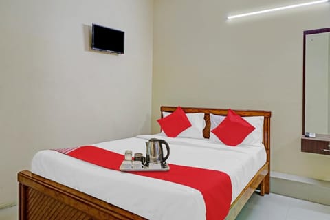 OYO Lakshmi Sri Deluxe Boarding & Lodgeing Hotel in Bengaluru