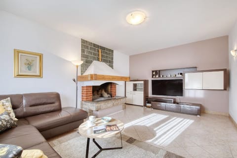 TV and multimedia, Living room, Seating area, flat iron