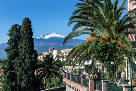 Balcony/Terrace, Mountain view