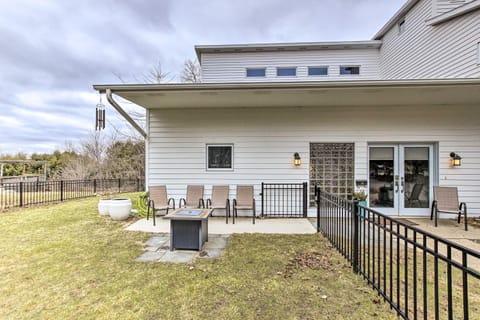 Charming Bayview Art House with Deck and Grill! House in Green Bay