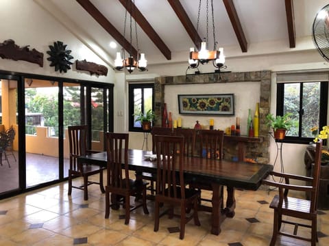 Tagaytay BNR Guesthouse 4BR With Balcony 12-14 Guest House in Tagaytay