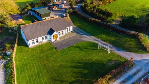 The Heights & Hollows Farmhouse, Saul, Downpatrick, SLEEPS 14 House in Northern Ireland