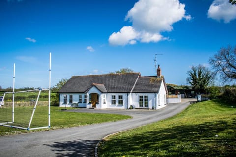 The Heights & Hollows Farmhouse, Saul, Downpatrick, SLEEPS 14 House in Northern Ireland