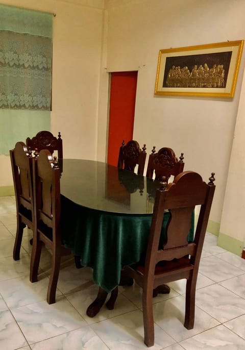 15pax-2 minutes to Vigan-RoseandFer Transient-2 Bedroom House Bed and Breakfast in Ilocos Region