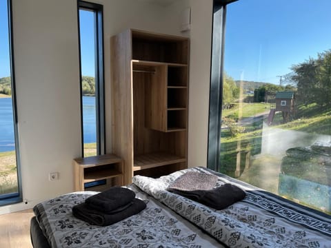 Photo of the whole room, Bedroom, Lake view
