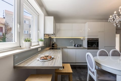 Kitchen or kitchenette, Food and drinks, Dining area, Food, minibar, stove