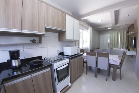 Kitchen or kitchenette, Dining area, Communal kitchen