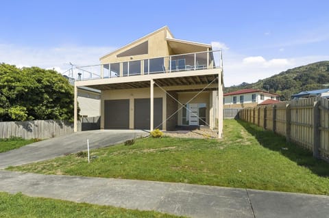 Seaview on Seaview Exceptional and Spacious With Sensational Views House in Apollo Bay
