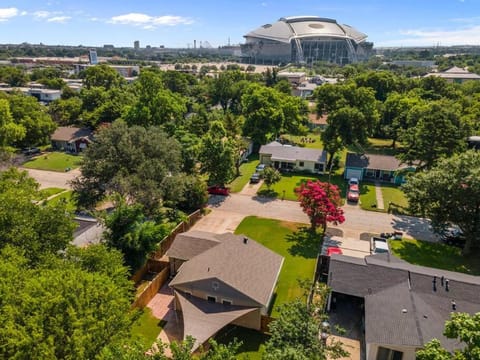 Summer Deal! Texas Rangers Home near Globe Life - Cowboys, AT&T House in Arlington