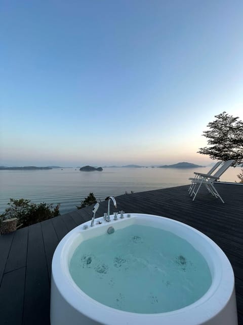 2 BR Villa with Breathtaking Ocean View for 10 Ppl House in Hiroshima Prefecture