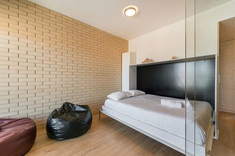 Dragon Stadium Studio w Balcony by LovelyStay Apartment in Porto