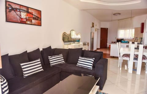 Lux Suites Shanzu Beachfront Apartments Condominio in Mombasa