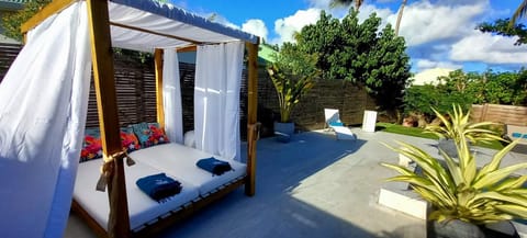 Pool view, Swimming pool, sunbed, towels