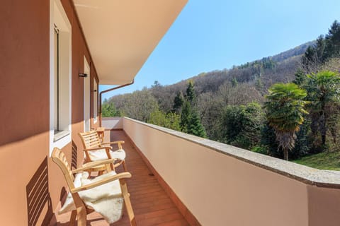 Balcony/Terrace, Mountain view