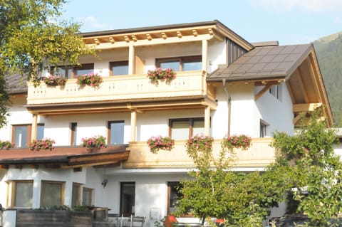 Property building, View (from property/room), Balcony/Terrace, Mountain view