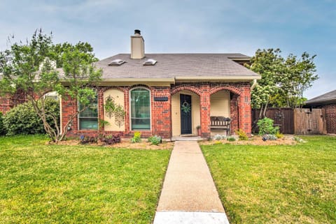 Modern Coppell Retreat with Patio and Fire Pit! House in Coppell