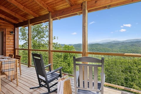 View (from property/room), Balcony/Terrace, Mountain view