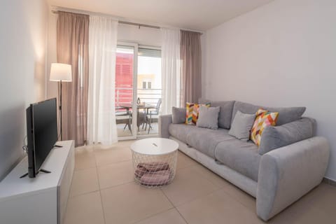 Communal lounge/ TV room, TV and multimedia, Living room, Seating area