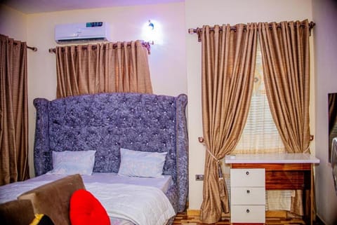 Luxury 3-Bedroom Duplex FAST WIFI & 247Power Copropriété in Lagos