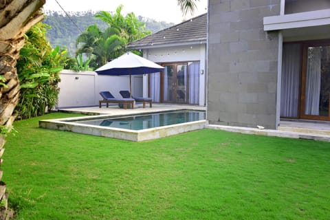 2 Bedroom Villa with Pool & Close to Setangi Beach Chalet in Pemenang