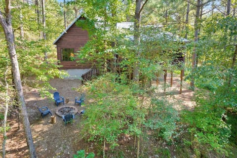 Gorgeous Idyllic Cabin w Hot Tub and Fire Pit Quittin Time is Secluded Romantic Oasis w Luxury Bathroom Double Shower and Bathtub Foosball Table House in Broken Bow