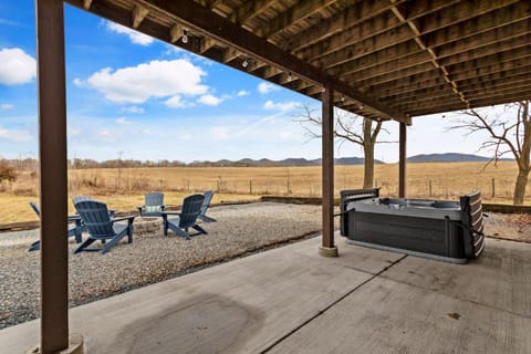 Shenandoah Retreat-GameRoom-HotTub-Pond-BBQ-Fire Pit House in Shenandoah Valley