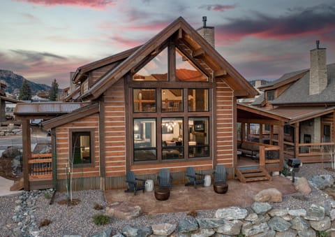 Brand NEW Located on Lake Estes Private Jacuzzi Two Patios Indoor and Outdoor Fireplace House in Estes Park