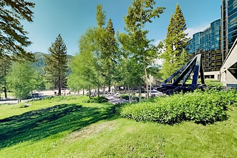 Resort at Squaw Creek's 126 Maison in Palisades Tahoe (Olympic Valley)