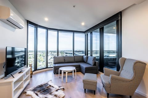 Modern 2BR 2BA Abode with Balcony View & Gym Access Haus in Glen Waverley