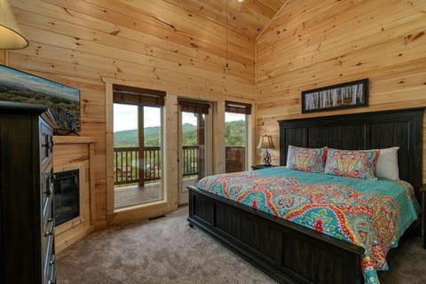 Sunset Vista - 4 Bedrooms, 4 Baths, Sleeps 12 cabin House in Douglas Lake