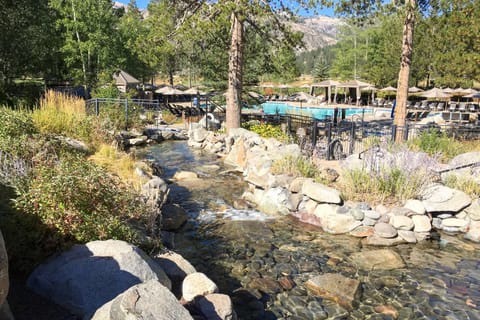 Resort at Squaw Creek's 126 & 128 Apartamento in Palisades Tahoe (Olympic Valley)